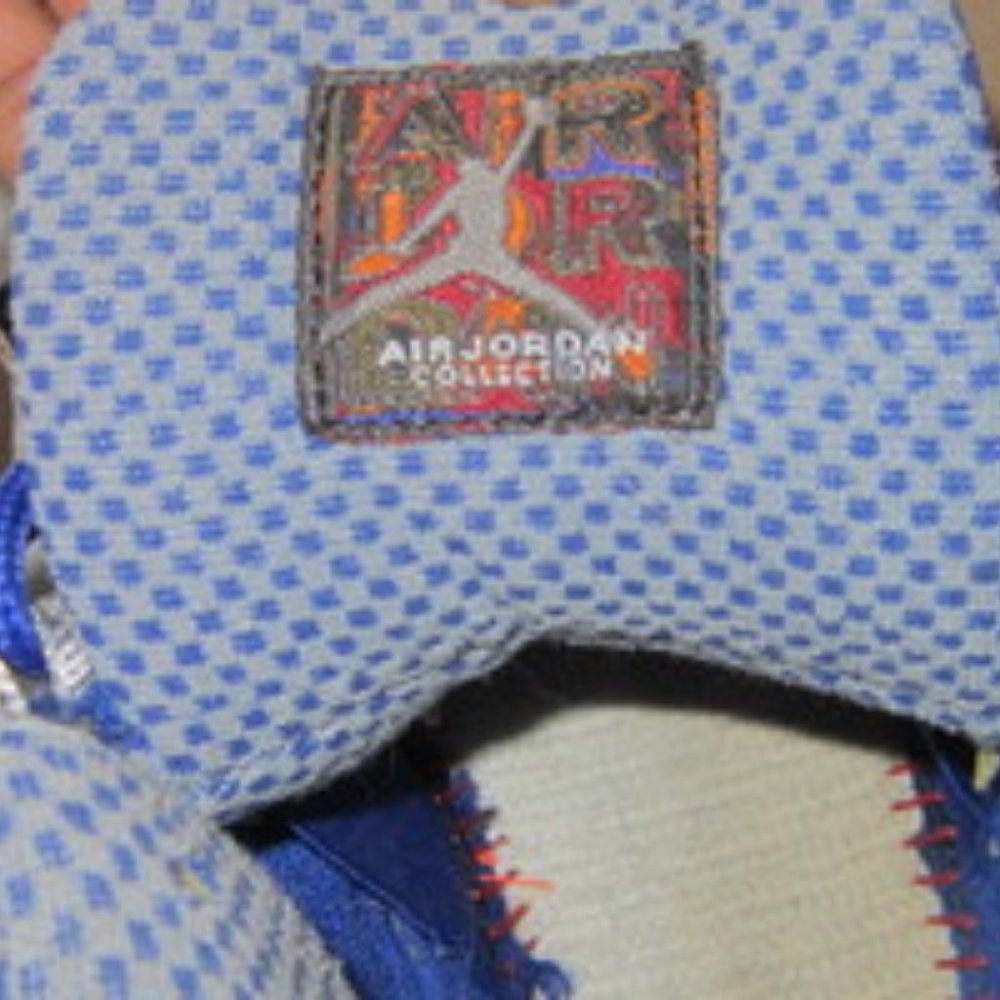 CLASSIC Michael Jordan Air WHITE & BLUE TRIM LACED SIZE 4 SCCOREBOARD BOTTOM